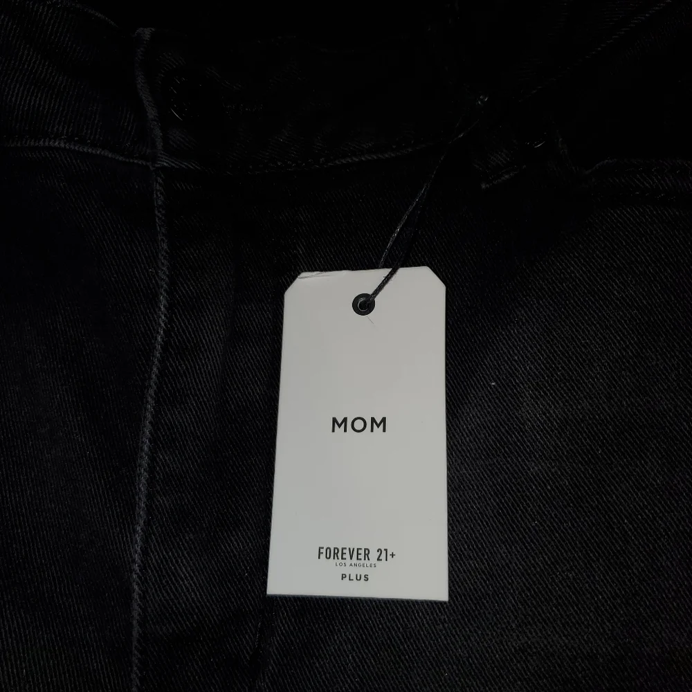5 for $25 | NWT Forever 21 + Plus High Waisted Tapered Leg Denim Mom Jeans - Picture 4 of 12